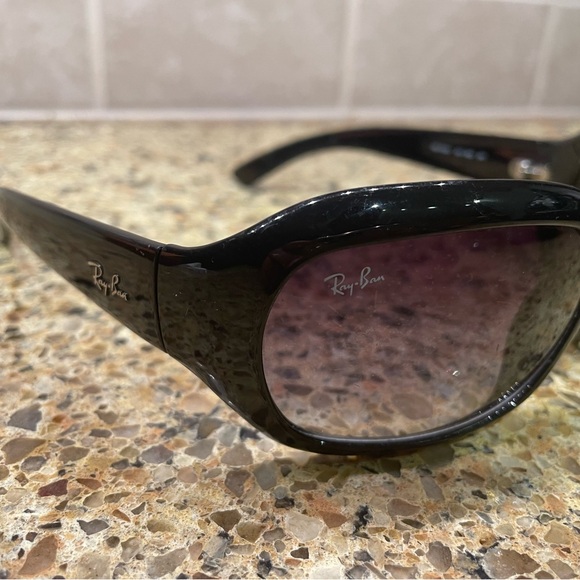 Ray-Ban Women's Sunglasses with Black Frame - Picture 1 of 9